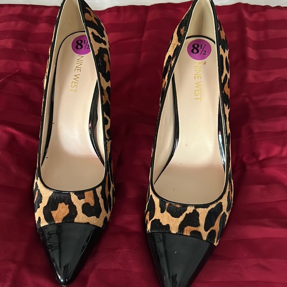 Nine West Leopard print and black patent shoes. - Picture 1 of 6